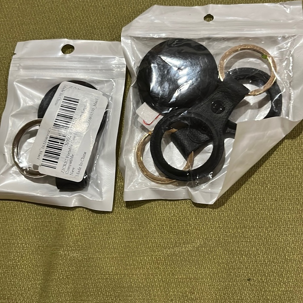 4 black air tag case